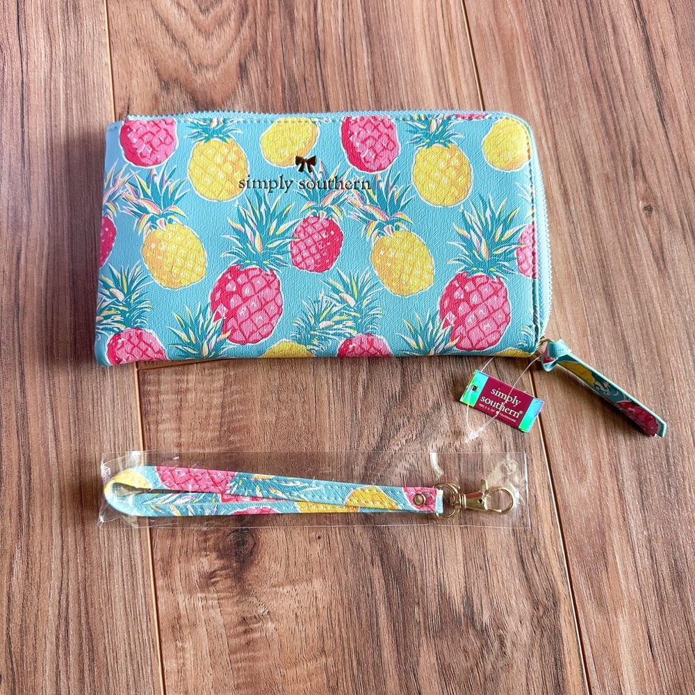 Simply Southern Wallet/Wristlet - Colorful Pineapples - NWT